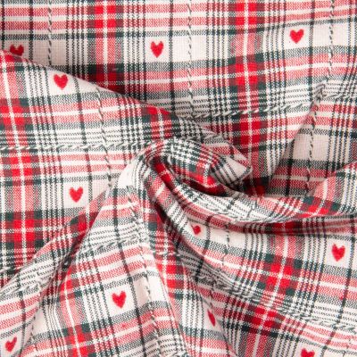 Tissu Toile de Coton Villars carreaux rouges et verts et coeurs rouges brodés sur fond Ecru - Par 10 cm