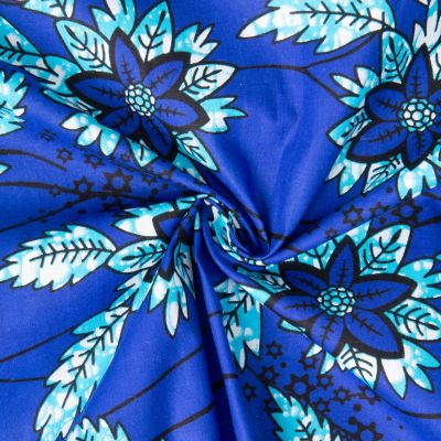 Tissu Wax africain n° 82104 fleurs Bleues sur fond Bleu roi - Par 10 cm