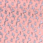 Tissu satin imprimé Oiseaux noirs et blancs en vol sur fond Rose nude - Par 10 cm