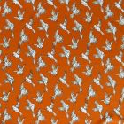 Tissu satin imprimé Oiseaux noirs et blancs en vol sur fond Brique - Par 10 cm