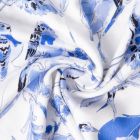 Tissu Viscose imprimé Lio perruches et cigognes Bleu sur fond Blanc