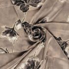 Tissu Satin Duchesse Aliénor Fleurs de nuit sur fond Taupe