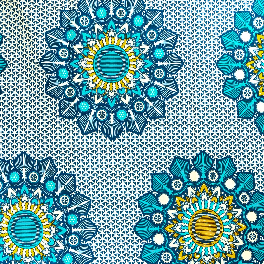 Tissu Wax Africain N°243 Rosaces Bleues, vertes et oranges sur fond Ecru et bleu marine