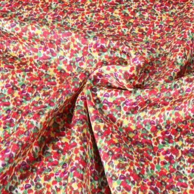 Tissu Crêpe satiné Léontine sur fond Rouge - Par 10 cm