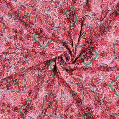 Tissu Coton Matelassé réversible digital Diana patchwork fleuris sur fond Rose - Par 10 cm