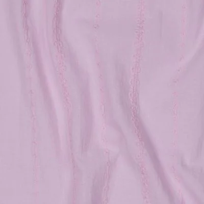 Tissus Coton broderie Linéa rose sur fond Rose pâle - Par 10 cm