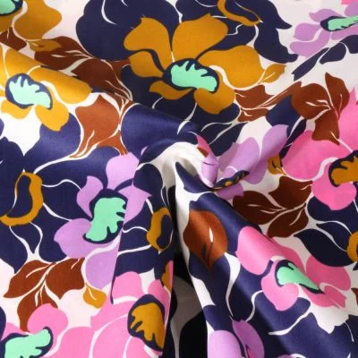 Tissu Coton Satiné Fleurs oversize abstraites sur fond Bleu marine - Par 10 cm