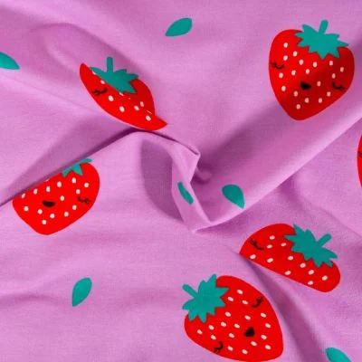 Tissu Sweat léger Poppy envers gratté Fraises smiley sur fond Lilas - Par 10 cm