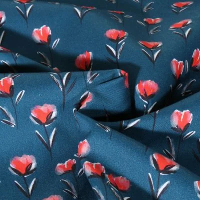 Tissu Popeline de Coton Poppy Éclats de Coquelicot sur fond Bleu nuit - Par 10 cm