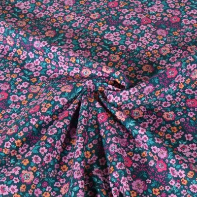 Tissu Popeline de Coton digital Poppy Fleurs roses et pêche sur fond Vert canard - Par 10 cm