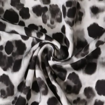 Tissu Viscose Inès motif façon léopard Noir sur fond Blanc cassé - Par 10 cm