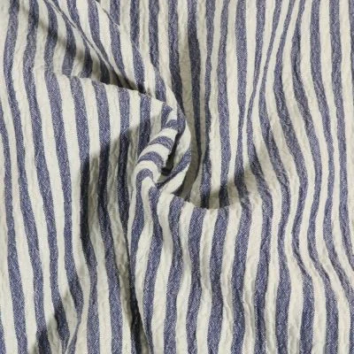 Tissu Seersucker rayé Blanc sur fond Bleu - Par 10 cm