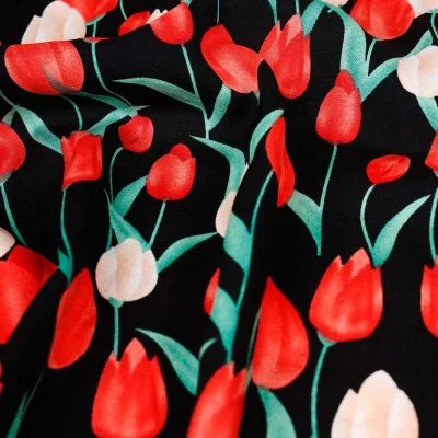 Tissu Viscose imprimé Tulipes sur fond Noir - Par 10 cm