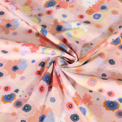 Tissu Voile de Coton digital Fleurs colorées sur fond Rose nude - Par 10 cm