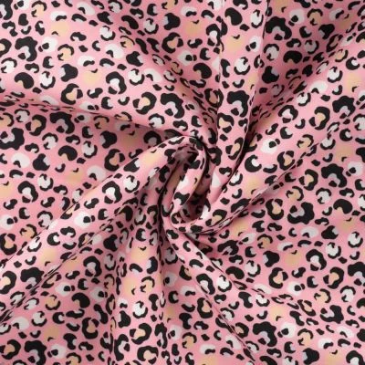 Tissu Softshell Digital Léopard sur fond Rose - Par 10 cm