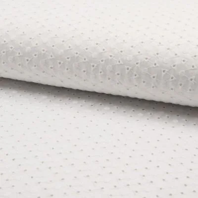 Tissu Broderie anglaise satiné n°550 sur fond Blanc - Par 10 cm