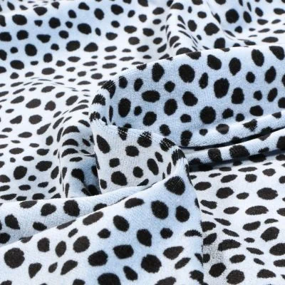Tissu Jersey Velours tout doux Dalmatien sur fond Bleu ciel - Par 10 cm