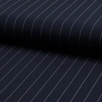 Tissu Gabardine légère et fluide  Rayures blanches sur fond Bleu marine - Par 10 cm