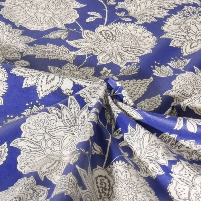 Tissu Coton enduit Sharma fleuris sur fond Bleu roi - Par 10 cm