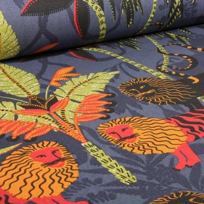 Tissu Toile de Coton Simba sur fond Bleu indigo - Par 10 cm