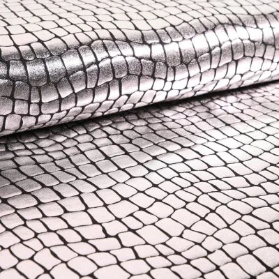 Tissu Jersey Métallisé Ecailles de crocodile argentées - Par 10 cm