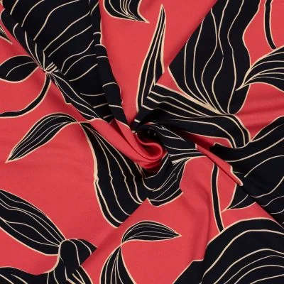Tissu Viscose satiné Motif floral noir sur fond Rouge - Par 10 cm