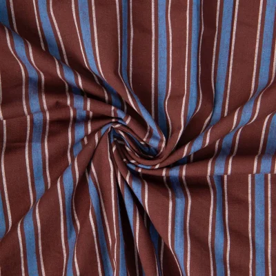 Tissu Seersucker Coton Sam rayé bleu sur fond Marron chocolat - Par 10 cm