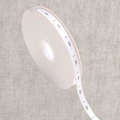 Ruban étiquettes 10 mm Taille S sur fond Blanc