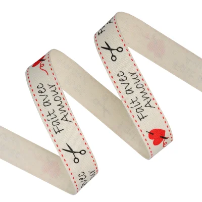 Ruban étiquettes 15 mm Fait avec Amour sur fond Ecru - Au mètre