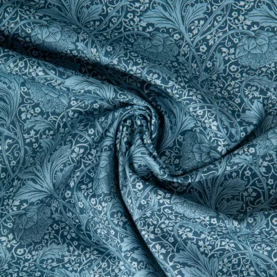 Tissu Liberty of London Tana Lawn motifs Bleu clair sur fond Bleu marine - Par 10 cm