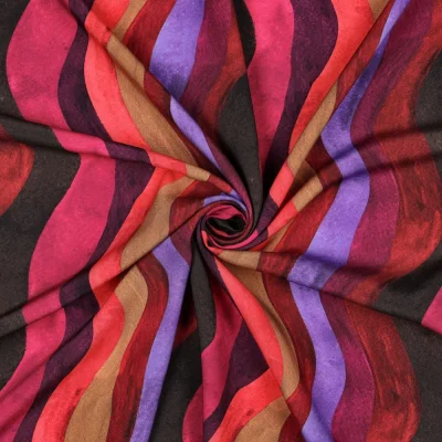 Tissu Viscose digital lenzing EcoVero Lignes ondulées Multicolores sur fond Aubergine - Par 10 cm