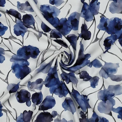 Tissu Viscose imprimé digital Irina fleurs Bleu sur fond Blanc - Par 10 cm