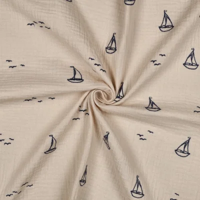 Tissu Double gaze de Coton Petits bateaux brodées Bleu marine sur fond Beige - Par 10 cm