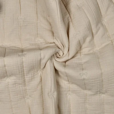 Tissu Double gaze de Coton Matelassé réversible Petits noeuds brodés sur fond Ecru - Par 10 cm