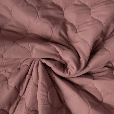 Tissu Doudoune matelassé Garance   sur fond Vieux rose - Par 10 cm
