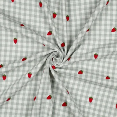 Tissu Double gaze de Coton Fraises brodées vichy Vert sur fond Blanc cassé - Par 10 cm