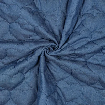 Tissu Chambray Matelassé Réversible motif coeurs brodés sur fond Bleu denim - Par 10 cm