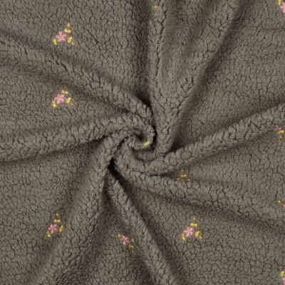 Tissu Bouclette Teddy Fleurs Maya brodées sur fond Gris - Par 10 cm