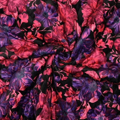 Tissu Velours ras Matelassé réversible digital Livia floral Violet et Rose sur fond Noir - Par 10 cm