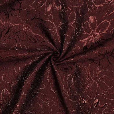 Tissu Jacquard léger Motifs floraux stylisés sur fond Bordeaux - Par 10 cm