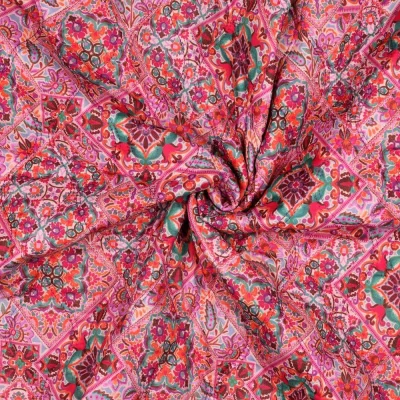 Tissu Coton Matelassé réversible digital Diana patchwork fleuris sur fond Rose - Par 10 cm