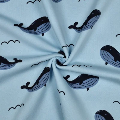 Tissu Sweat envers polaire Timéo baleines sur fond Bleu ciel - Par 10 cm
