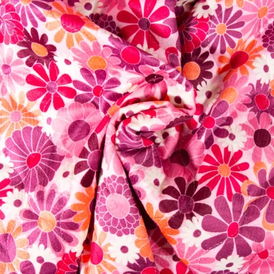 Tissu Velours Matelassé digital Fleurs roses sur fond Rose fuchsia - Par 10 cm