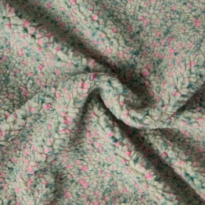 Tissu Fausse fourrure Mouton Toundra moucheté Rose et Vert sur fond Vert d&#039;eau - Par 10 cm
