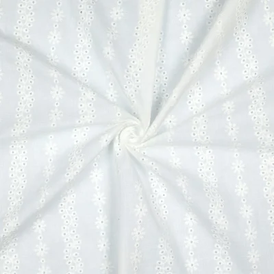 Tissu Coton brodé ajouré Petites fleurs Rosalie sur fond Blanc - Par 10 cm
