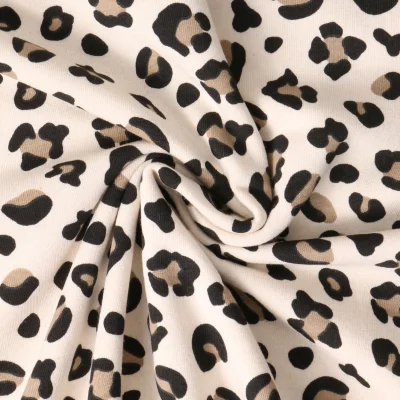 Tissu Sweat envers molletonné Savannah imprimé léopard sur fond Beige - Par 10 cm