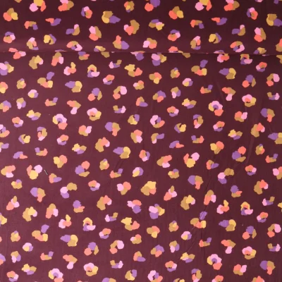 Tissu Velours milleraies Mila motif léopard multicolore sur fond Bordeaux - Par 10 cm