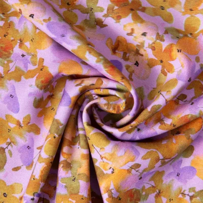 Tissu Viscose extensible Fleurs Violettes jaune et vert sur fond Lavande - Par 10 cm