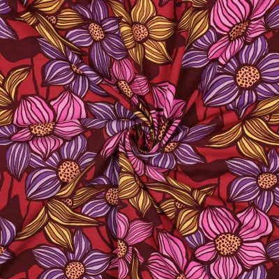 Tissu Viscose EcoVero tapis fleurs Rose, Violet et Rouge sur fond Bordeaux - Par 10 cm