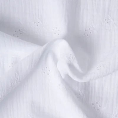 Tissu Double gaze de Coton Brodé Loline sur fond Blanc - Par 10 cm